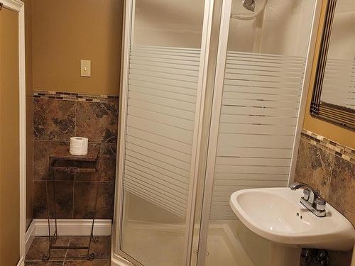 65 Strathcona Avenue, Thunder Bay, ON - Indoor Photo Showing Bathroom