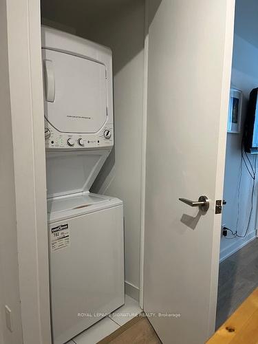 1804-501 Yonge St N, Toronto, ON - Indoor Photo Showing Laundry Room