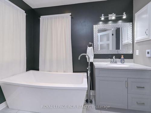 19 Eastview Cres, Orangeville, ON - Indoor Photo Showing Bathroom