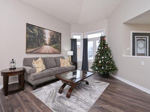 19 Eastview Cres, Orangeville, ON - Indoor Photo Showing Living Room