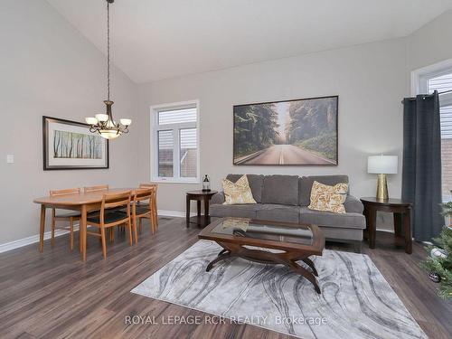 19 Eastview Cres, Orangeville, ON - Indoor Photo Showing Living Room