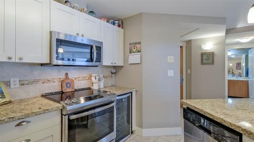 336-4205 Gellatly Road, West Kelowna, BC - Indoor Photo Showing Kitchen