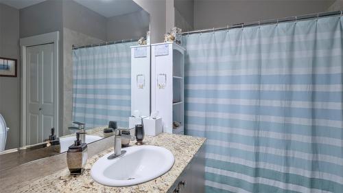 336-4205 Gellatly Road, West Kelowna, BC - Indoor Photo Showing Bathroom