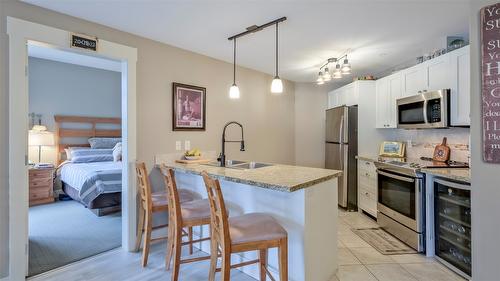 336-4205 Gellatly Road, West Kelowna, BC - Indoor Photo Showing Kitchen With Double Sink