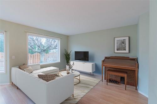 115 Heather Street, Kamloops, BC - Indoor Photo Showing Living Room