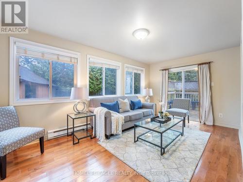 4 Hughes Street, Richmond Hill, ON - Indoor Photo Showing Living Room