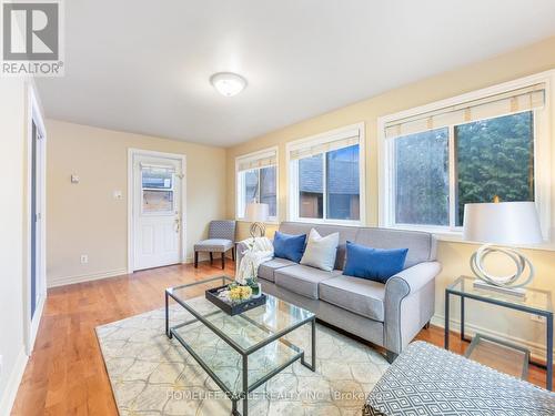 4 Hughes Street, Richmond Hill, ON - Indoor Photo Showing Living Room