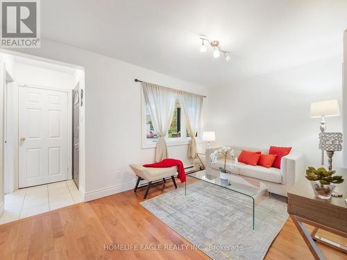 4 Hughes Street, Richmond Hill, ON - Indoor Photo Showing Living Room