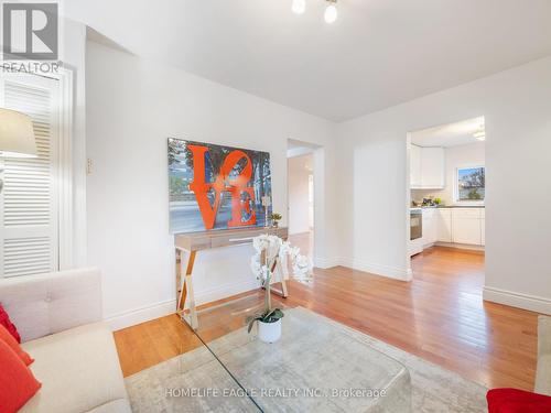 4 Hughes Street, Richmond Hill, ON - Indoor Photo Showing Living Room