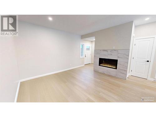 4824 Ridge Road Unit# 4, Radium Hot Springs, BC - Indoor Photo Showing Living Room With Fireplace