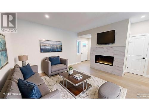 4824 Ridge Road Unit# 4, Radium Hot Springs, BC - Indoor Photo Showing Living Room With Fireplace