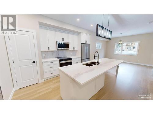 4824 Ridge Road Unit# 4, Radium Hot Springs, BC - Indoor Photo Showing Kitchen With Stainless Steel Kitchen With Double Sink With Upgraded Kitchen