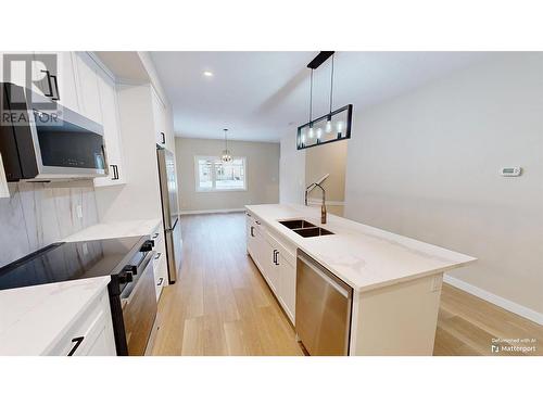 4824 Ridge Road Unit# 4, Radium Hot Springs, BC - Indoor Photo Showing Kitchen With Double Sink With Upgraded Kitchen