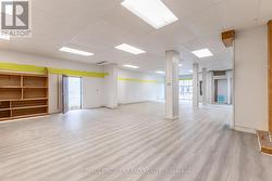 Retail space/refreshed w/ new flooring,paint,etc - 