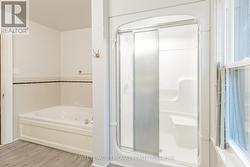 Large full bath on 2nd floor - 