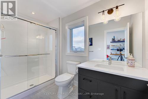 2120 Ironwood Road, London, ON - Indoor Photo Showing Bathroom