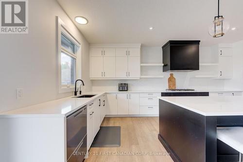 2120 Ironwood Road, London, ON - Indoor Photo Showing Kitchen