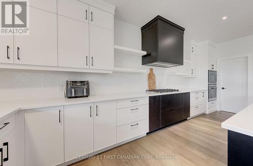 2120 Ironwood Road, London, ON - Indoor Photo Showing Kitchen