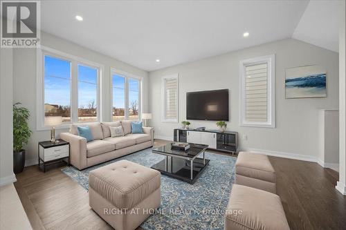 2040 Postilion Street, Ottawa, ON - Indoor Photo Showing Living Room