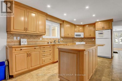 2527 Old Montreal Road, Ottawa, ON - Indoor Photo Showing Kitchen