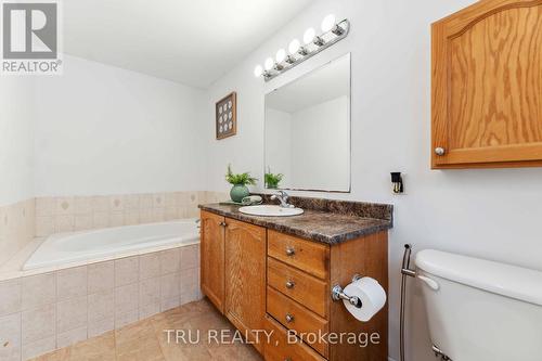 118 Tacom Circle, Ottawa, ON - Indoor Photo Showing Bathroom