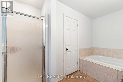 118 Tacom Circle, Ottawa, ON - Indoor Photo Showing Bathroom