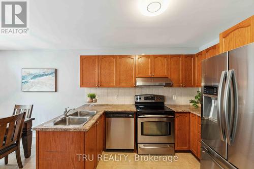 118 Tacom Circle, Ottawa, ON - Indoor Photo Showing Kitchen With Stainless Steel Kitchen With Double Sink