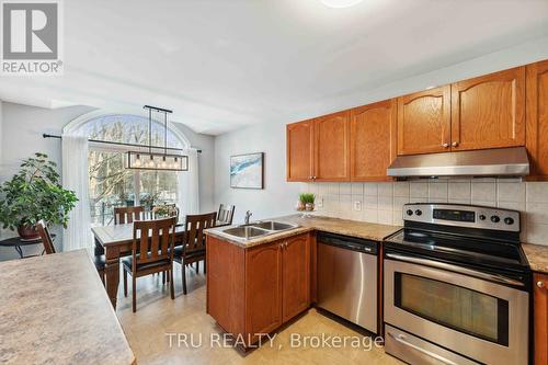 118 Tacom Circle, Ottawa, ON - Indoor Photo Showing Kitchen With Stainless Steel Kitchen With Double Sink