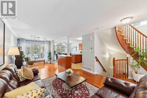 118 Tacom Circle, Ottawa, ON - Indoor Photo Showing Living Room