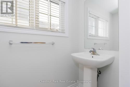 24 Dey Drive, Collingwood, ON - Indoor Photo Showing Bathroom