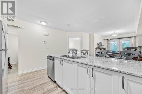 104 - 4 Anchorage Crescent, Collingwood, ON - Indoor Photo Showing Kitchen With Double Sink With Upgraded Kitchen