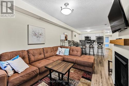 104 - 4 Anchorage Crescent, Collingwood, ON - Indoor Photo Showing Living Room