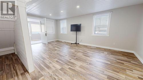 7749 Highway 21, South Bruce Peninsula, ON - Indoor Photo Showing Other Room