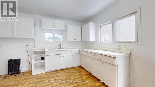 7747 Highway 21, South Bruce Peninsula, ON - Indoor Photo Showing Kitchen