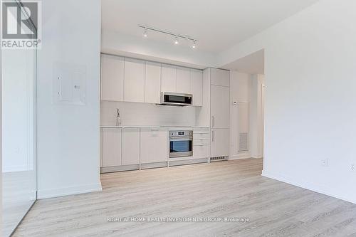 418 - 250 Lawrence Avenue W, Toronto, ON - Indoor Photo Showing Kitchen