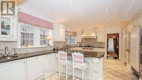 11 Dewbourne Avenue, Toronto, ON - Indoor Photo Showing Kitchen