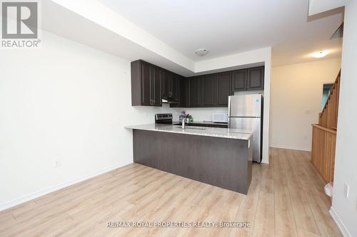 249 Danzatore Path, Oshawa, ON - Indoor Photo Showing Kitchen