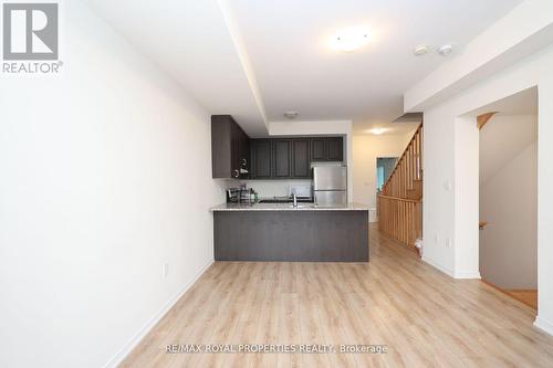 249 Danzatore Path, Oshawa, ON - Indoor Photo Showing Kitchen