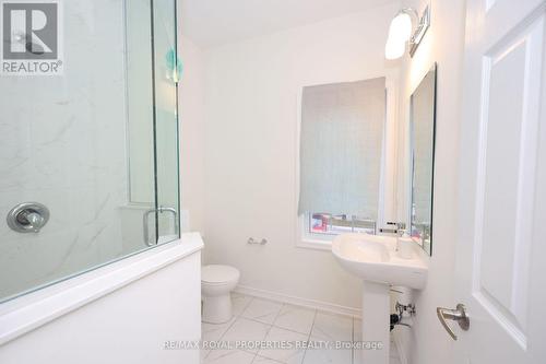 249 Danzatore Path, Oshawa, ON - Indoor Photo Showing Bathroom