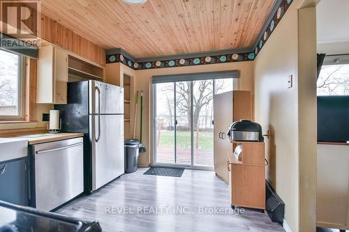 261 Nelson Crescent, Innisfil, ON - Indoor Photo Showing Kitchen