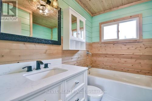 261 Nelson Crescent, Innisfil, ON - Indoor Photo Showing Bathroom