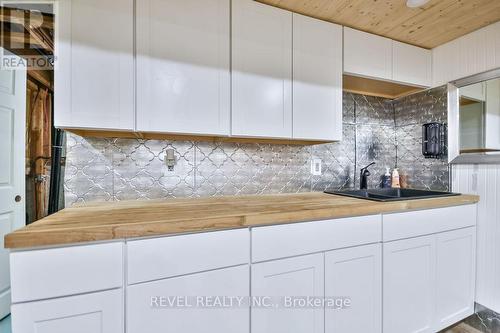 261 Nelson Crescent, Innisfil, ON - Indoor Photo Showing Kitchen