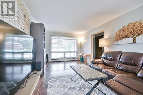 261 Nelson Crescent, Innisfil, ON - Indoor Photo Showing Living Room