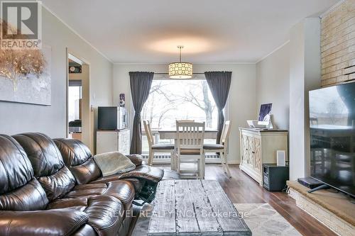 261 Nelson Crescent, Innisfil, ON - Indoor Photo Showing Living Room