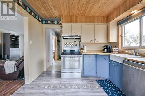 261 Nelson Crescent, Innisfil, ON - Indoor Photo Showing Kitchen