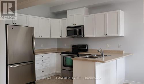 60 White Beach Crescent, Vaughan, ON - Indoor Photo Showing Kitchen With Double Sink