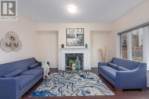 46 Ridgeview Court N, Bradford West Gwillimbury, ON - Indoor Photo Showing Living Room With Fireplace