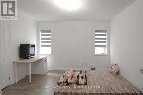 Upper - 110 Durham Avenue, Barrie, ON - Indoor Photo Showing Bedroom