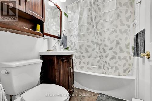 702 - 293 Mohawk Road E, Hamilton, ON - Indoor Photo Showing Bathroom