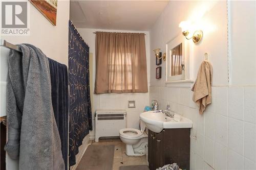 98 Kathleen Street, Sudbury, ON - Indoor Photo Showing Bathroom